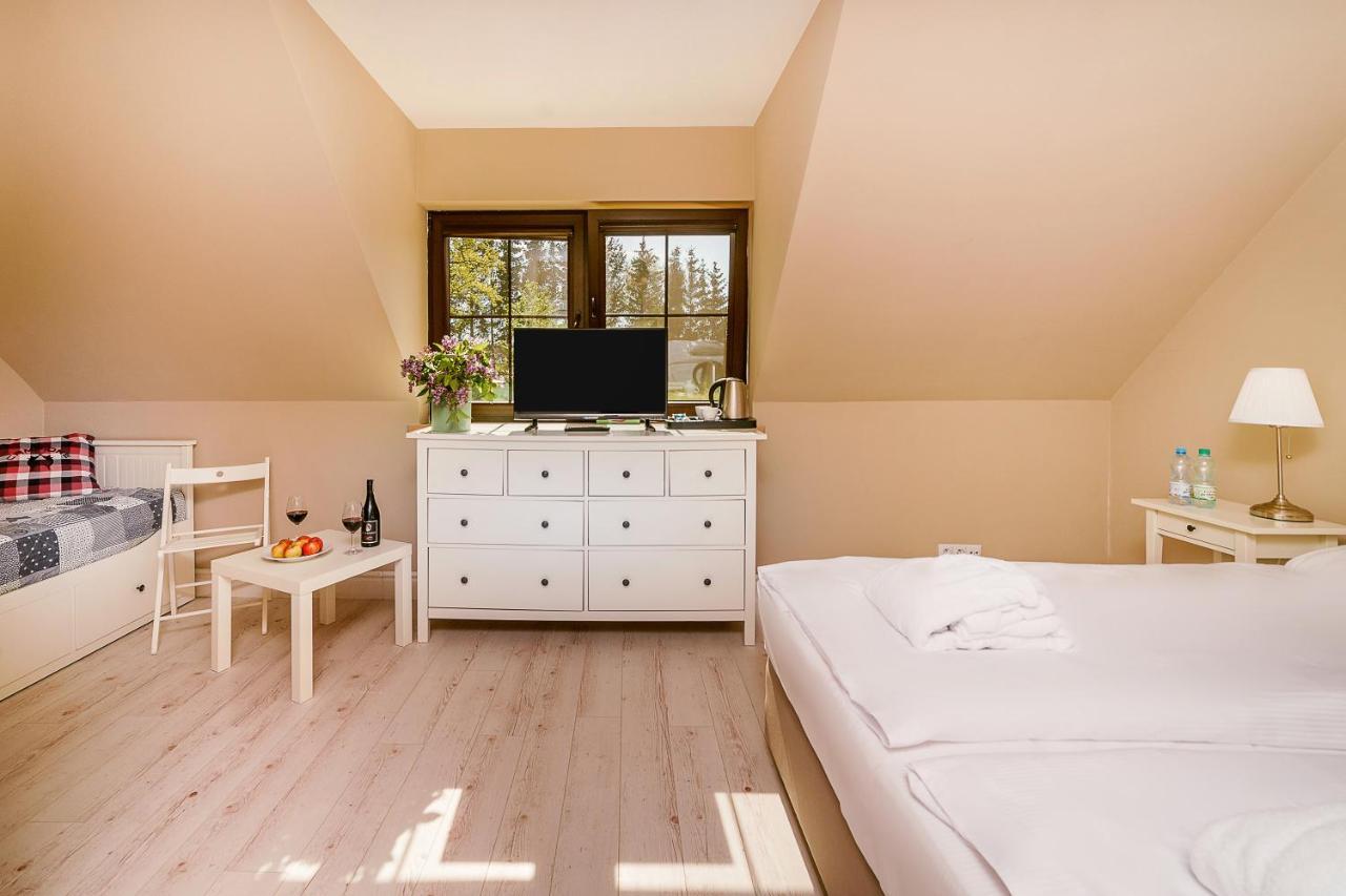 Stare Sady Chillout Rooms "Pod Jabloniami" Mikołajki Bagian luar foto